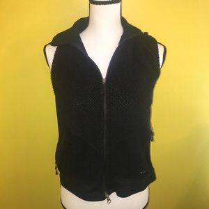 Patagonia fuzzy vest! 🖤